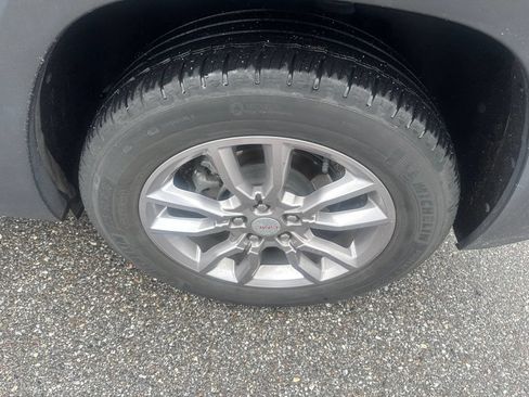Used 2022 GMC Terrain SLT w/ LPO, Floor Liner Package AWD/4WD image 9