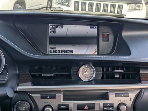 Used 2016 Lexus ES 350 w/ Luxury Package w/Wood Trim image 19