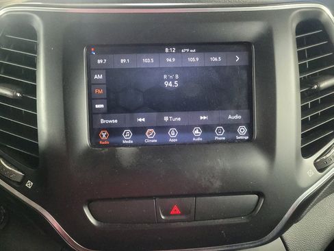 Used 2019 Jeep Cherokee Latitude Plus FWD image 25