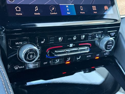 Used 2023 Jeep Grand Cherokee Summit image 17