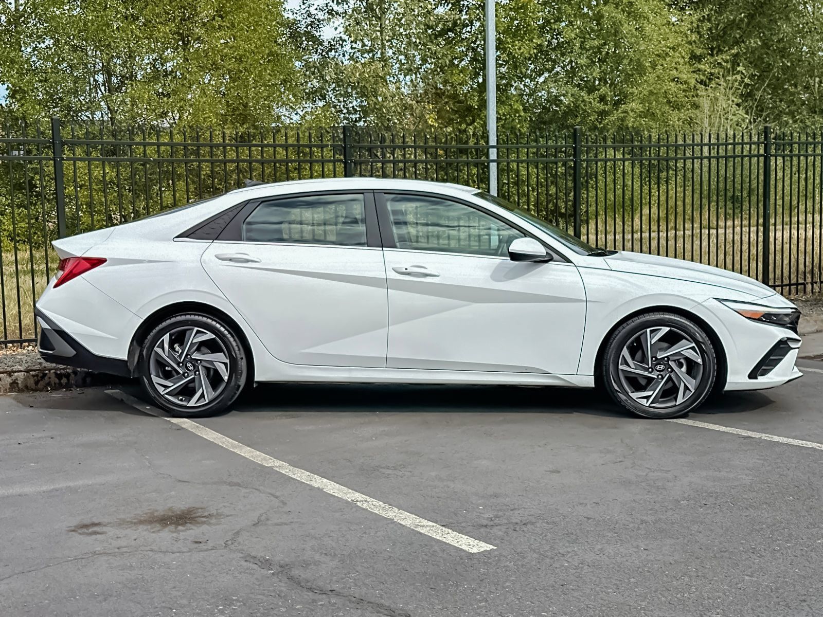 Used 2025 Hyundai Elantra SEL FWD image 2