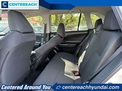 Used 2024 Toyota RAV4 LE AWD/4WD image 9