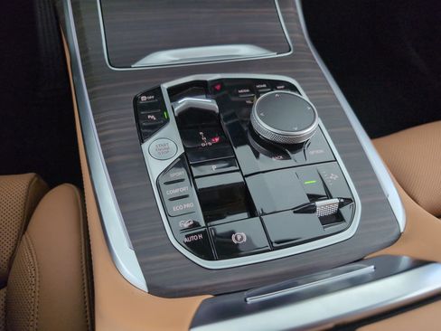 Used 2026 BMW X7 xDrive40i w/ Premium Package image 15