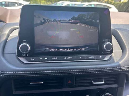 Used 2023 Nissan Rogue SV FWD image 10