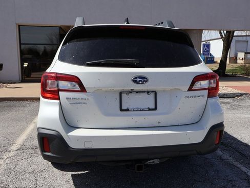 Used 2019 Subaru Outback 2.5i Premium image 17