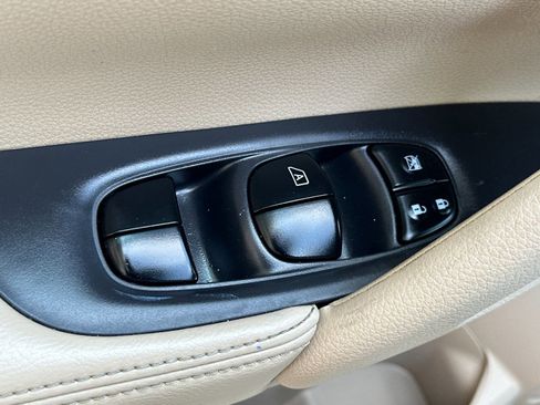 Used 2015 Nissan Rogue SL AWD/4WD image 12