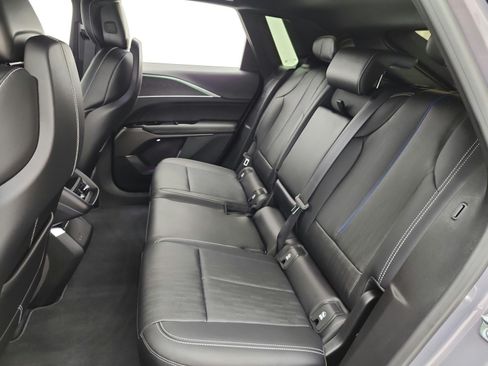 Used 2025 Cadillac Lyriq Luxury AWD/4WD image 13