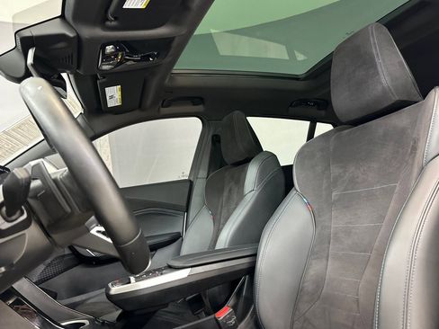 Certified 2025 BMW X2 xDrive28i w/ Technology Package image 5