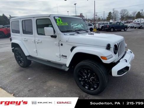 Used 2022 Jeep Wrangler Unlimited Sahara image 2