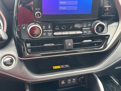 Used 2025 Toyota Highlander XLE AWD/4WD image 26