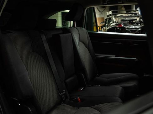 Used 2024 Toyota Highlander LE image 13