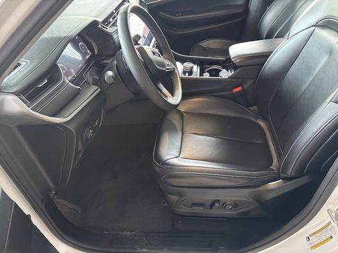 Used 2023 Jeep Grand Cherokee Limited image 7