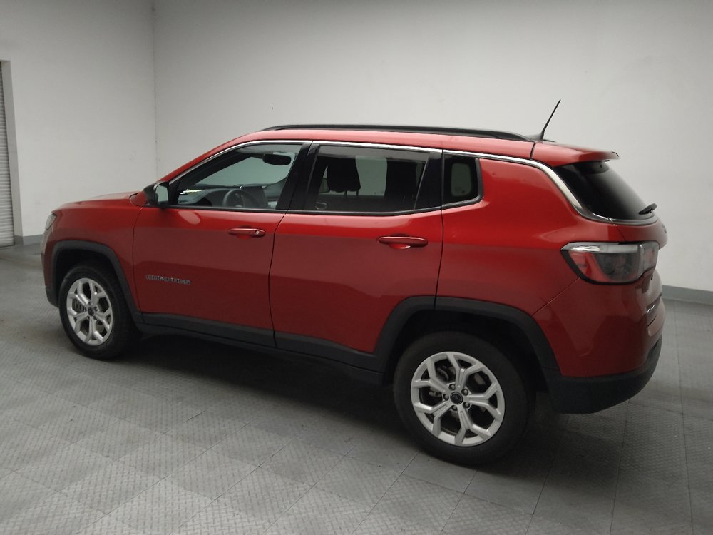 Used 2025 Jeep Compass Latitude w/ Sun & Sound Group AWD/4WD image 3