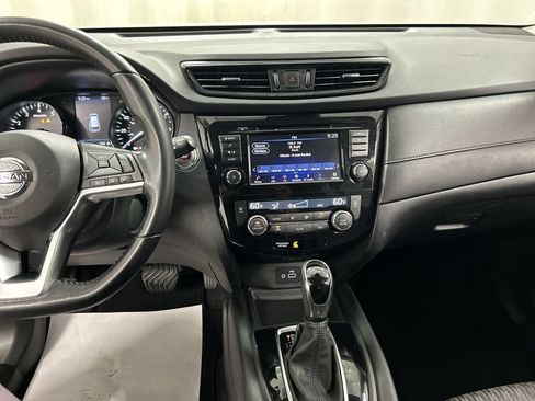 Used 2020 Nissan Rogue SV AWD/4WD image 18