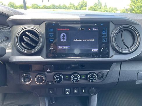 Used 2018 Toyota Tacoma TRD Off-Road AWD/4WD image 8