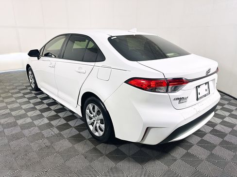 Used 2021 Toyota Corolla LE FWD image 5