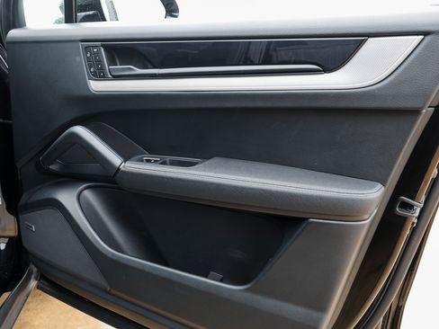 Certified 2024 Porsche Cayenne image 27