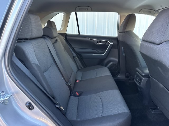 Used 2025 Toyota RAV4 XLE FWD image 31