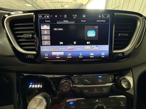 Used 2026 Chrysler Pacifica Select FWD image 26
