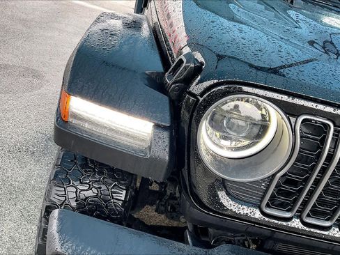 Used 2025 Jeep Wrangler Unlimited Rubicon image 26