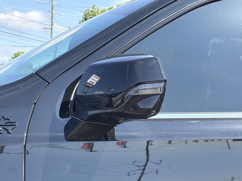 Used 2022 Chevrolet Suburban High Country RWD image 12