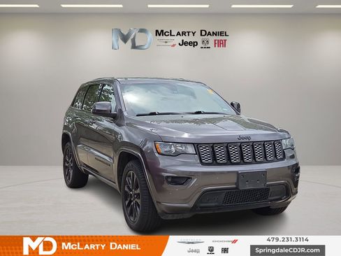 Used 2018 Jeep Grand Cherokee Altitude image 1