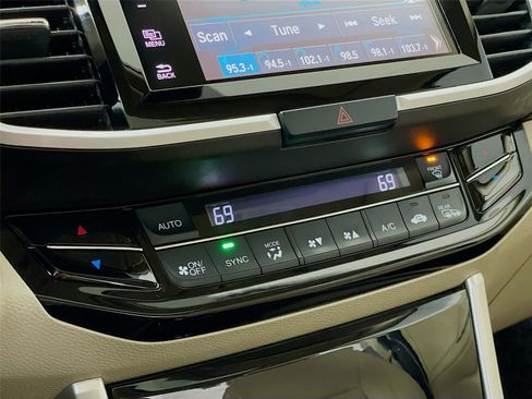 Used 2016 Honda Accord Touring image 21