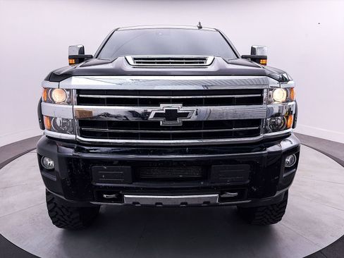 Used 2019 Chevrolet Silverado 2500 High Country w/ Duramax Plus Package image 4
