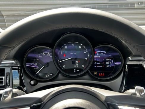 Certified 2025 Porsche Macan image 36