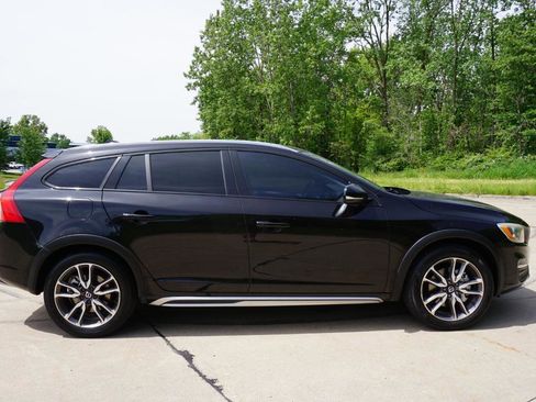 Used 2016 Volvo V60 T5 Cross Country AWD/4WD image 6