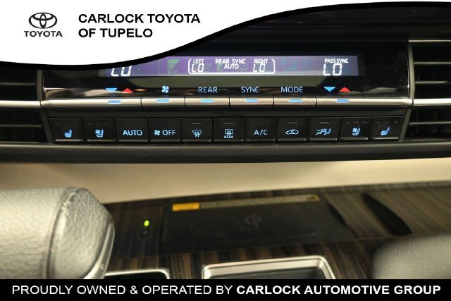 Used 2023 Toyota Sienna Platinum FWD image 30