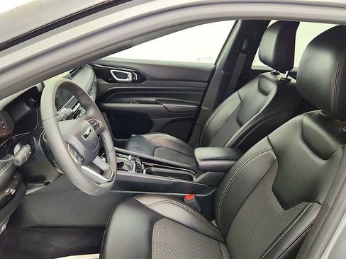 Used 2023 Jeep Compass Latitude w/ Sun and Sound Group AWD/4WD image 13