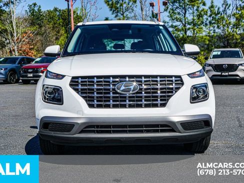Used 2025 Hyundai Venue SEL image 9
