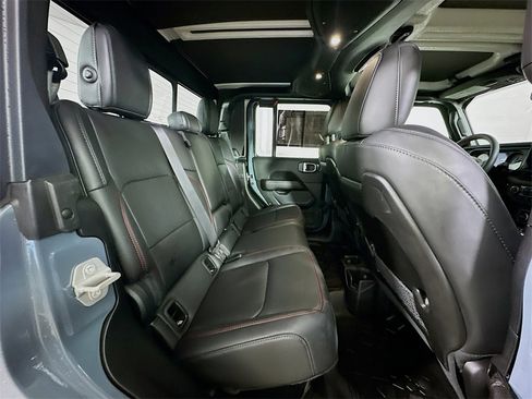 Used 2024 Jeep Gladiator Rubicon w/ Convenience Group image 11