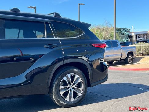 Used 2022 Toyota Highlander XLE FWD image 10