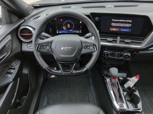 Used 2025 Chevrolet Trax RS w/ Sunroof Package image 15