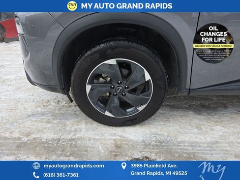 Used 2024 Nissan Rogue SV image 29