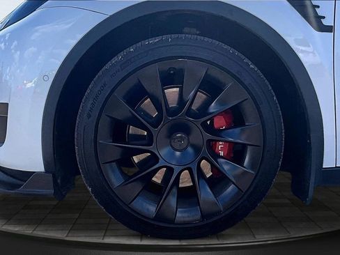 Used 2021 Tesla Model Y Long Range AWD/4WD image 8