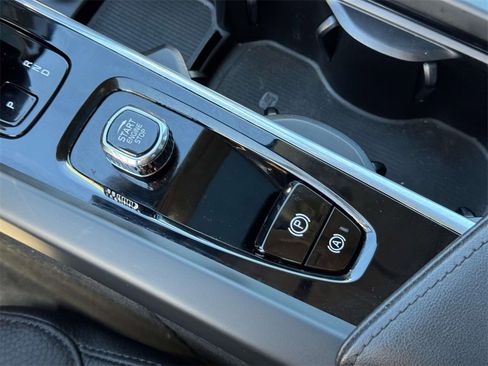 Certified 2023 Volvo XC60 B5 Plus image 29