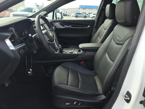 Used 2024 Cadillac XT5 Premium Luxury image 9