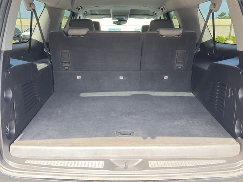Used 2020 Chevrolet Suburban LT RWD image 7