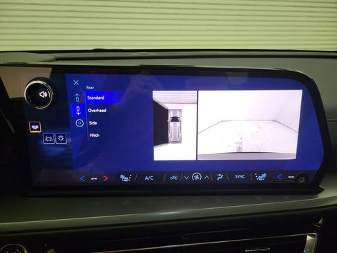 New 2026 Chevrolet Traverse LT w/ Sun and Wheel Package image 9