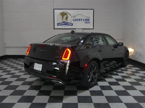 Used 2023 Chrysler 300 Touring w/ Sport Appearance Package RWD image 10