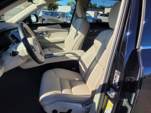 Used 2023 Volvo XC90 B6 Plus w/ Protection Package Premier image 9