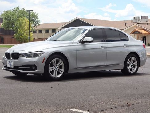 Used 2017 BMW 330i xDrive Sedan AWD/4WD image 11