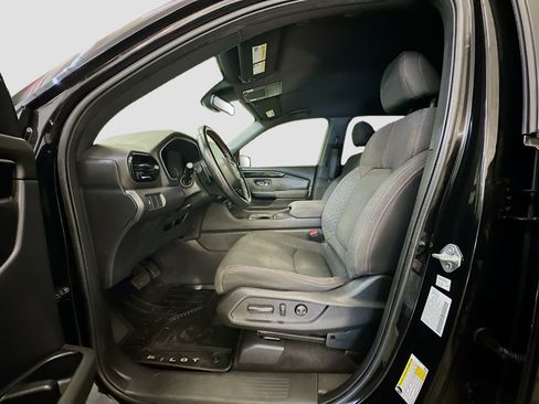 Used 2023 Honda Pilot Sport image 13