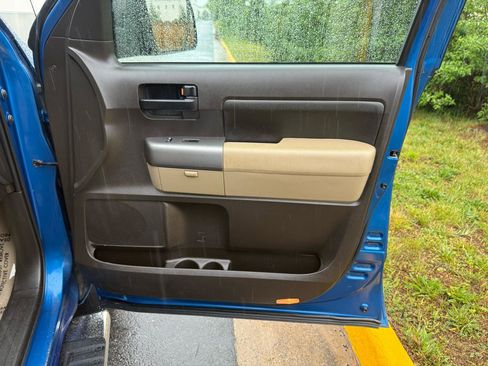 Used 2010 Toyota Tundra 4x4 CrewMax image 23