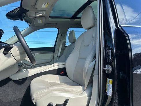Used 2023 Volvo XC90 B5 Plus w/ Protection Package Premier image 6