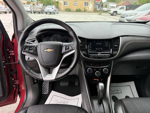 Used 2018 Chevrolet Trax LT w/ LT Convenience Package FWD image 14