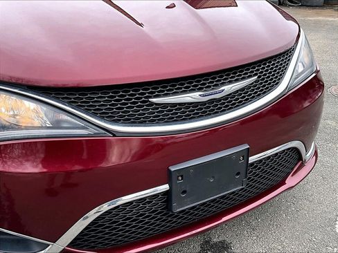 Used 2020 Chrysler Pacifica Touring-L image 26